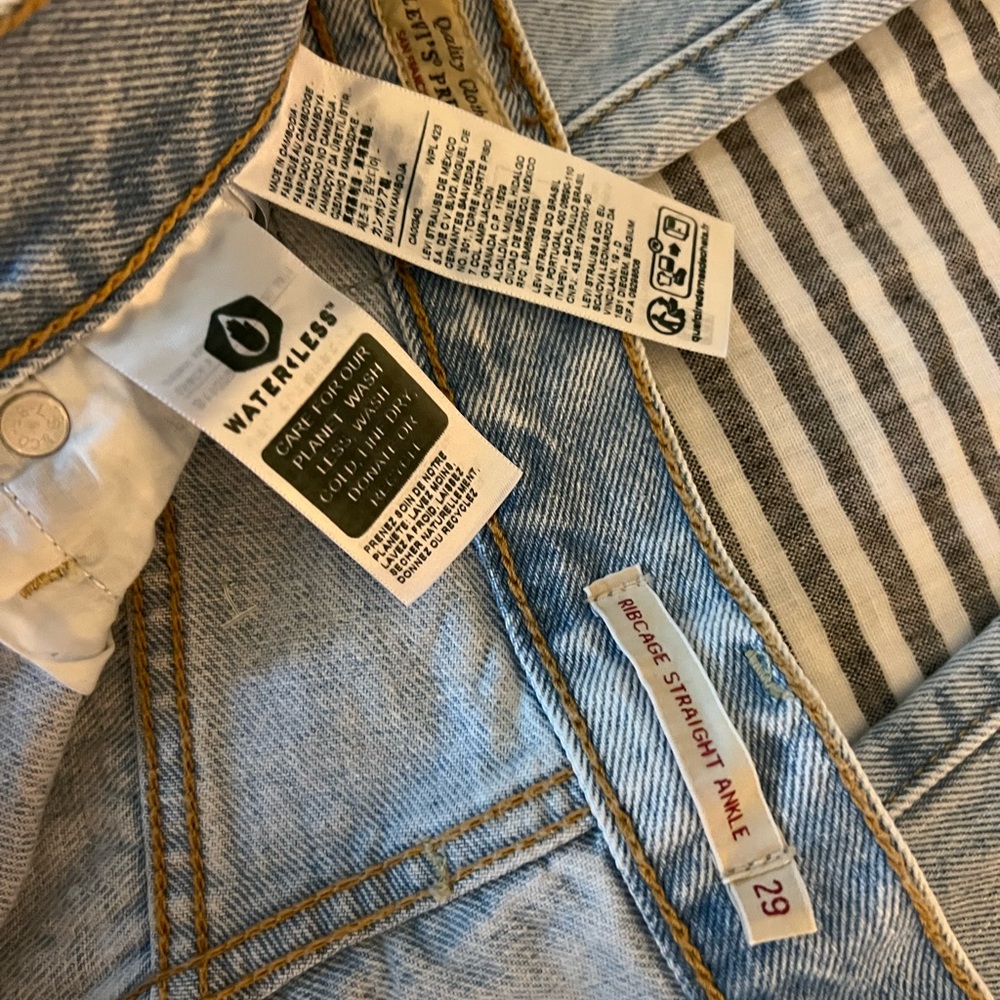Levis Ribcage Staright Ankle 29